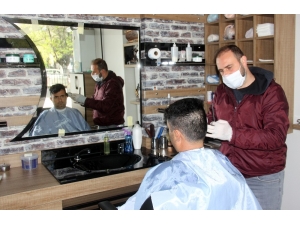 Erzincan’da Berber Ve Kuaförler İş Başı Yaptı