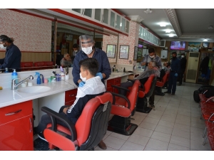 Korkuteli’nde Berber Ve Kuaförler Yaklaşık 2 Ay Sonra Faaliyete Başladı