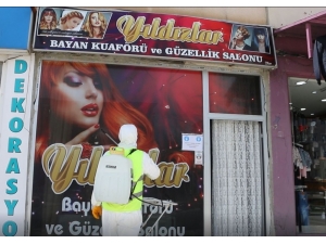 Berber Ve Kuaförlerin İlk Dezenfeksiyonu Aziziye Belediyesi’nden