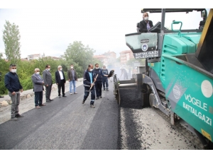 Başkan Güder, Asfalt Çalışmasını Yerinde İnceledi
