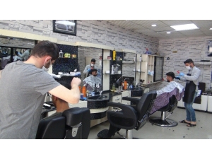 50 Gün Sonra İş Başı Yapan Berberlerin Randevu Defterleri Doldu