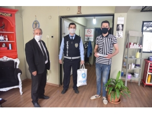 Manisa Büyükşehir Belediyesinden Berber Ve Kuaförlere Maske Desteği