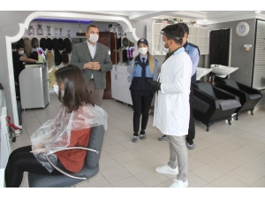 Esenler’de Açılışın İlk Gününde Berber Ve Kuaförler Denetledi