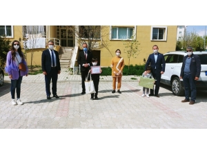 Tuşba’da 23 Nisan Yarışmasının Ödülleri Verildi