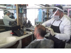 Afyonkarahisar’daki Berberler Çarşısında Bayram Havası Var