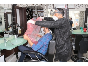 Berberler Ve Kuaförler Müşteri Kabul Etmeye Başladı