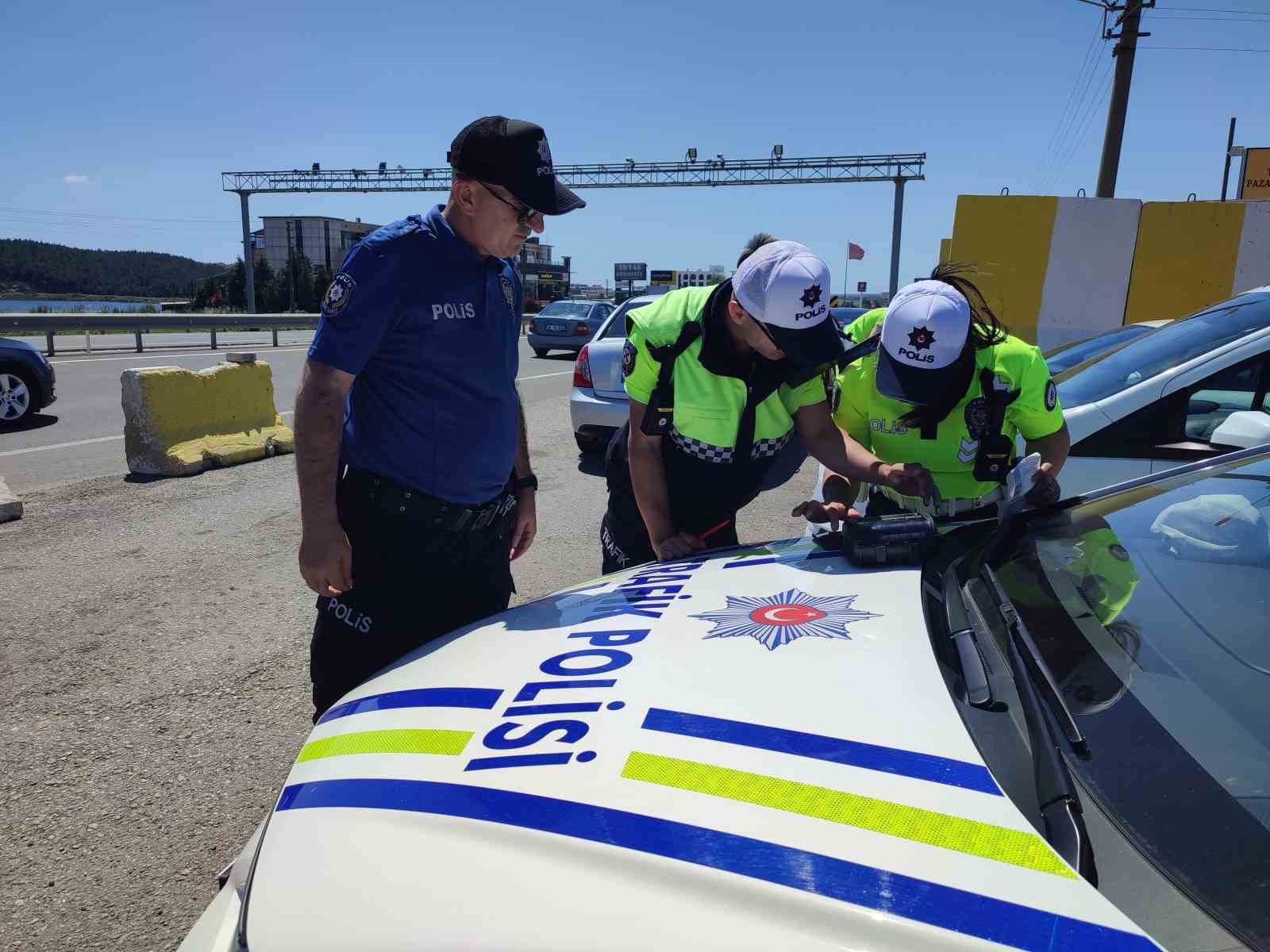 kesan-polisi-sehir-girisinde-trafik-uygulamasi-yapti