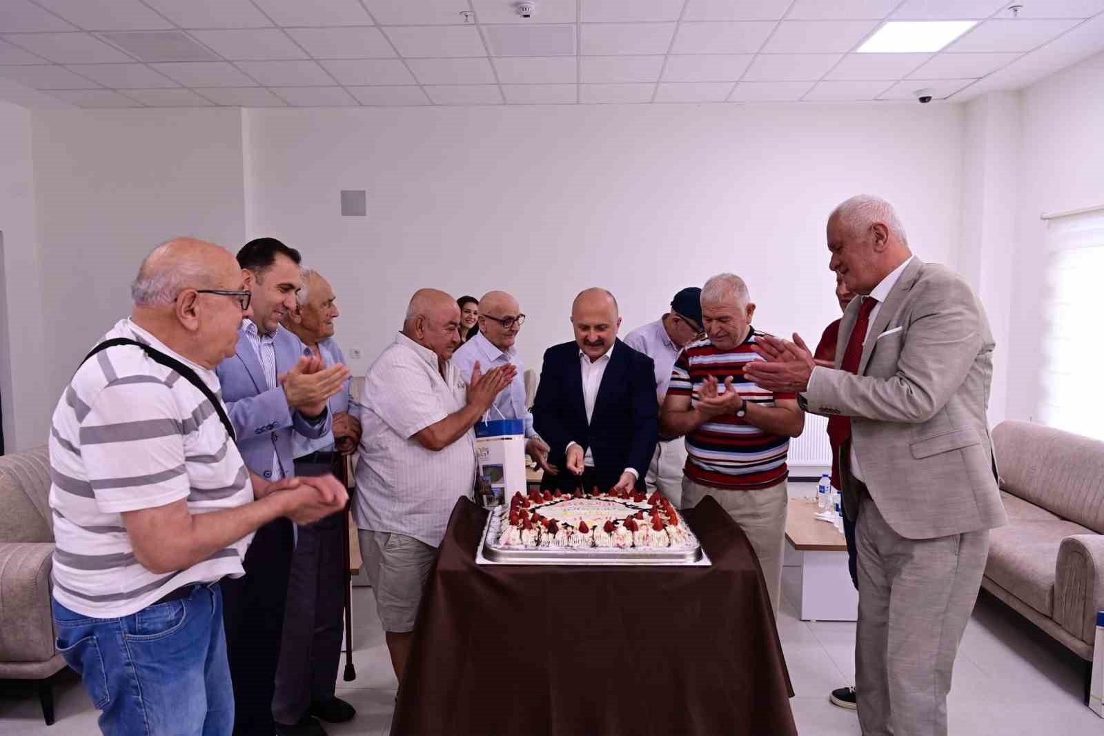 babalar-gunu-nde-huzurevi-sakinleri-ve-sehit-babasi-unutulmadi