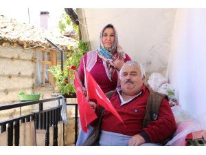 Yerel Sanatçılar Moral Verdi