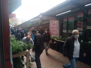 Polis Ekipleri Fide Kuyruğundaki Vatandaşları Uyardı