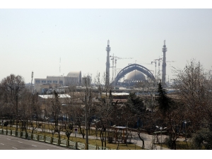 İran’da Yarından İtibaren Tüm Camiler Yeniden Açılacak