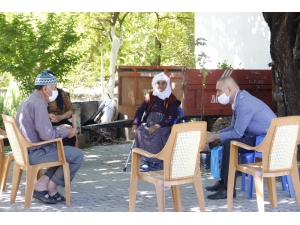 Başkan Uzundemir Şehit Annelerini Ziyaret Etti