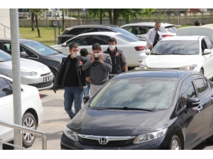 Bolu’da, Ev Ve İş Yerlerinde Uyuşturucu İle Yakalanan 2 Şahıs Adliyede