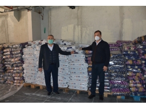 Yunusemre’de Erzak Dağıtımı Sürüyor