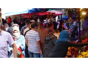 Bursa’da Çarşı Pazarlar Tıklım Tıklım Doldu