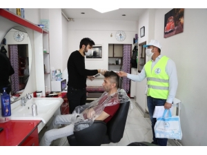 Pamukkale Belediyesi Berber Ve Kuaför Salonlarına Maske Dağıttı