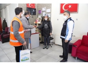 Palandöken Belediyesi Berber Ve Kuaförleri Dezenfekte Etti