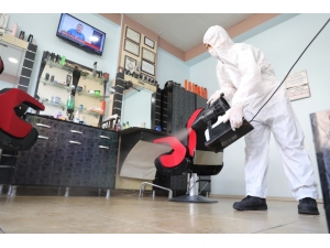 Akhisar Belediyesi, Berber Ve Kuaförleri Dezenfekte Ediyor