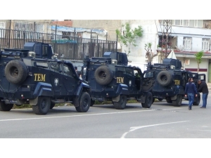 Diyarbakır’da İftar Vakti Silahlar Konuştu: 1’i Ağır 3 Yaralı