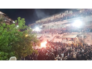 İsrail’de “Sosyal Mesafesiz” Ayin Yapıldı