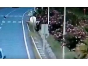 Antalya’da Korkunç Kaza...havada Taklalar Atıp Metrelerce İleri Uçtu