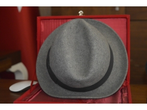 Kerim Amca’nın Efsane Fötr Şapkası Oğlunun Makam Odasında