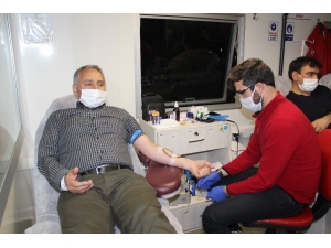 Elazığ’da Eğitimcilerden “İyilik Kanımızda Var” Sloganıyla Kan Bağışı