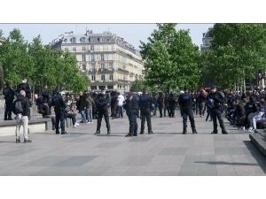 Fransa’da “Sarı Yelekliler” Polis Engeline Takıldı