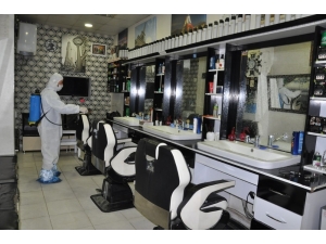 Cizre Belediyesi Berber Ve Kuaför Salonlarını Dezenfekte Etti