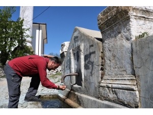 2 Bin Yıldır Akan Ölüler Çeşmesinden Su İçiyorlar