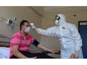 covid-19 İle Mücadelede Ön Cephede Yer Alan Hemşirelerin Bir Günü Böyle Görüntülendi