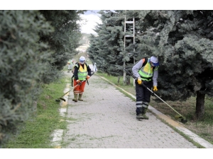 Van’da Mezarlıklarda Bahar Temizliği