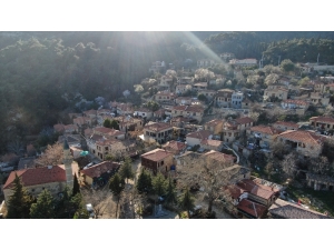 Para Vermeyen Köyde Fotoğraf Çekemiyor