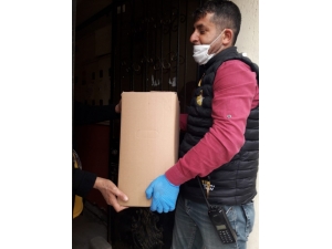 Polisten İhtiyaç Sahibi Vatandaşlara Gıda Yardımı