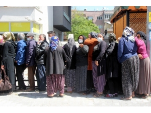 İaşe Dağıtımında Sosyal Mesafe Dinlemediler