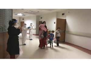 5,5 Aylık Bebek Ve 9 Yakını Korona Virüsü Yenmeyi Başardı