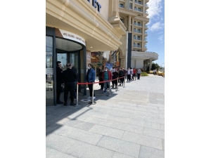 Ziyaretçiler Alışveriş Merkezlerinin Yeni Dönemine Hızlı Alıştı