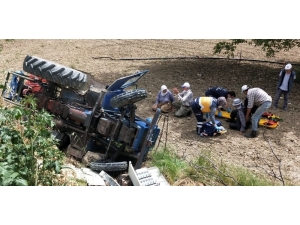 Freni Tutmayan Traktör Şarampole Uçtu