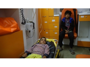 İdlib’deki Göçmen Kampında 50 Suriyeli Gıdadan Zehirlendi