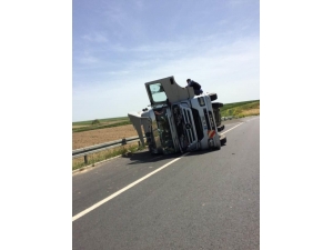 Tekirdağ’da Tır Devrildi: 2 Yaralı