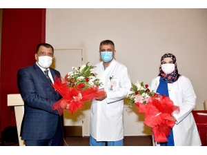 Başkan Gürkan’dan Hemşirelere Çiçek Ve Hediye