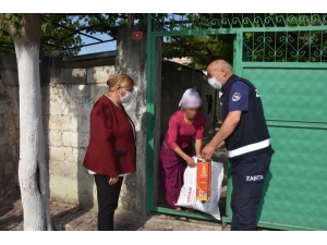 Ceyhan Belediyesi İhtiyaç Sahiplerine Erzak Kolisi Dağıtıyor