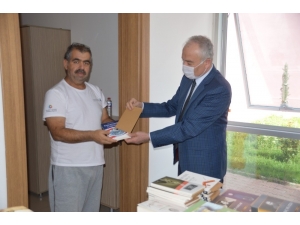 Karantinadaki Gurbetçilere Kitap Jesti