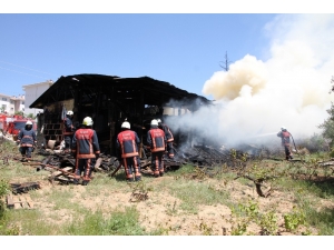 Elazığ’da Yangın, Prefabrik Evi Kül Etti