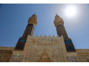 7 Asırlık Gök Medresede Sona Gelindi