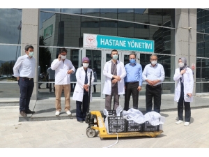 Ürettiği 200 Alabalığı Sağlık Çalışanlarına Hediye Etti