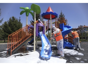 Sokağa Çıkacak Olan 0-14 Yaş Grubu İçin Parklar Dezenfekte Edildi