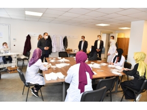 Taksim Ve İstiklal Caddesi’nde Günde 10 Binden Fazla Maske Dağıtılıyor