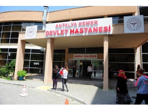 Kemer’den Hemşirelere Karanfil