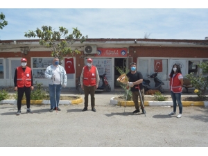 Ayvalık’ta Engellilere Ziyaret Jesti